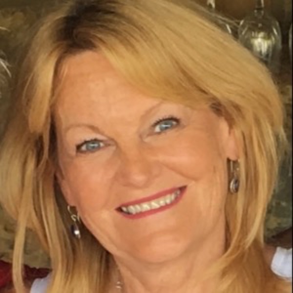 Linda Licastro, Broker Salesperson with RE/MAX Select